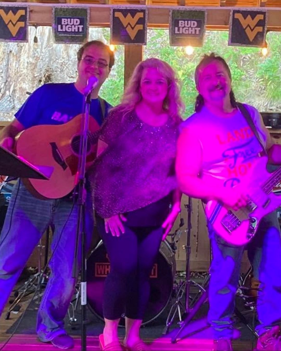 3 Teez at Honi-Honi Bar