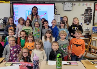 College, Elementary Students Make Connections