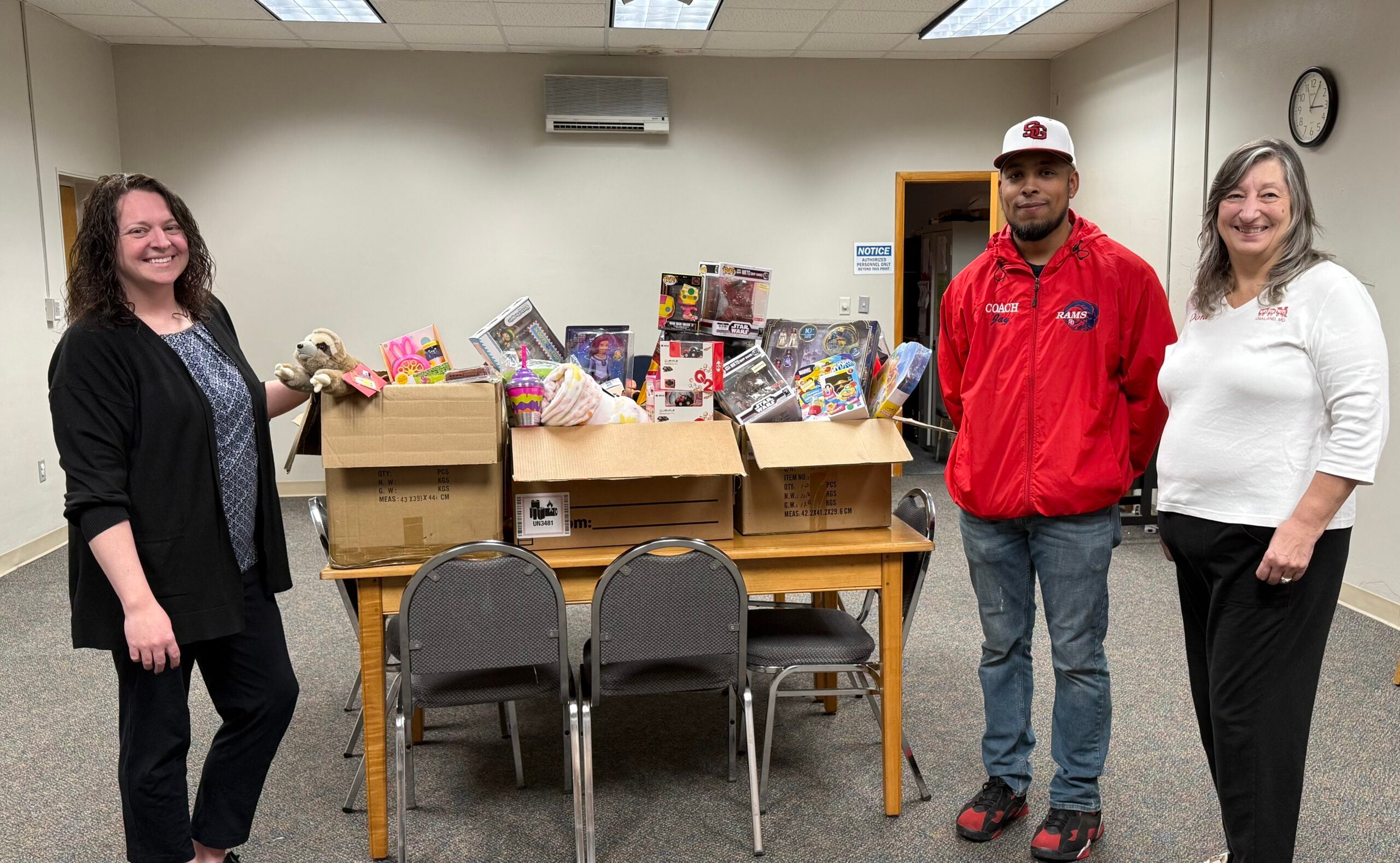 Oakland Youth Football League Punts Poverty with Successful Holiday Toy Drive Oakland Youth Football League Punts Poverty with Successful Holiday Toy Drive