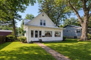 Railey Realty_729 E Oak St