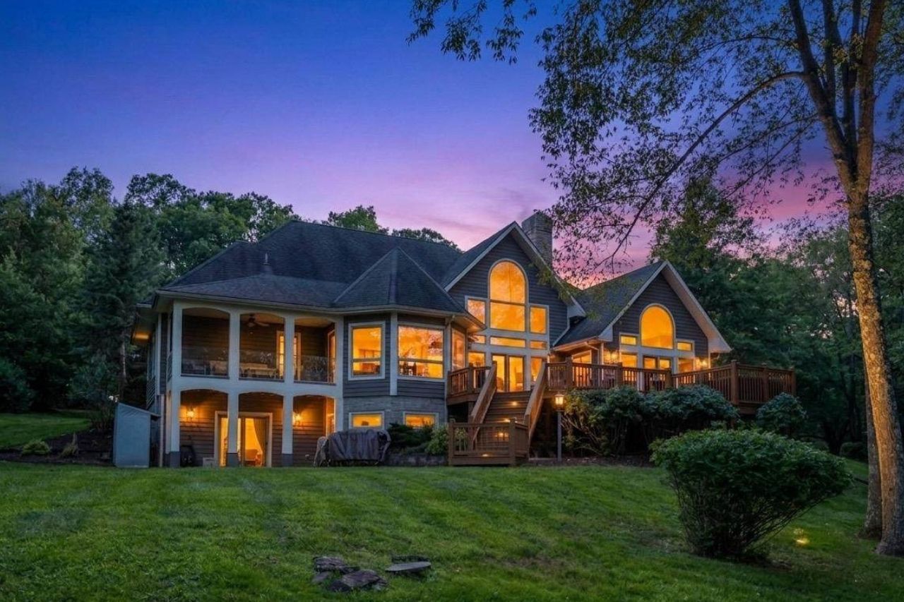 Taylor Made Real Estate_122 Woodlands Hill Lane