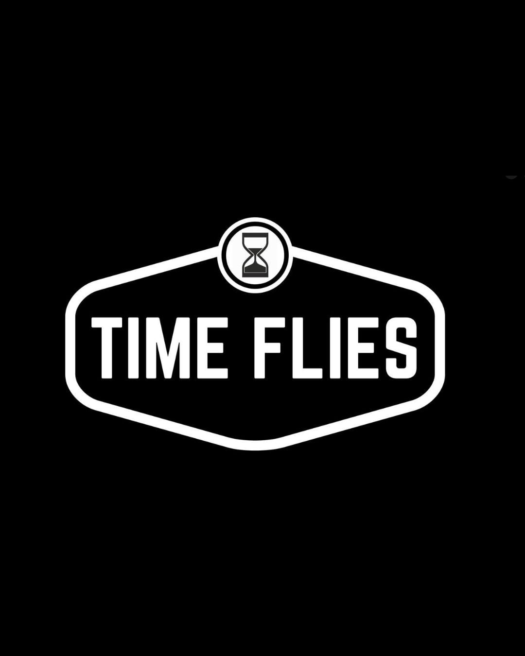 Time Flies at Honi-Honi Bar