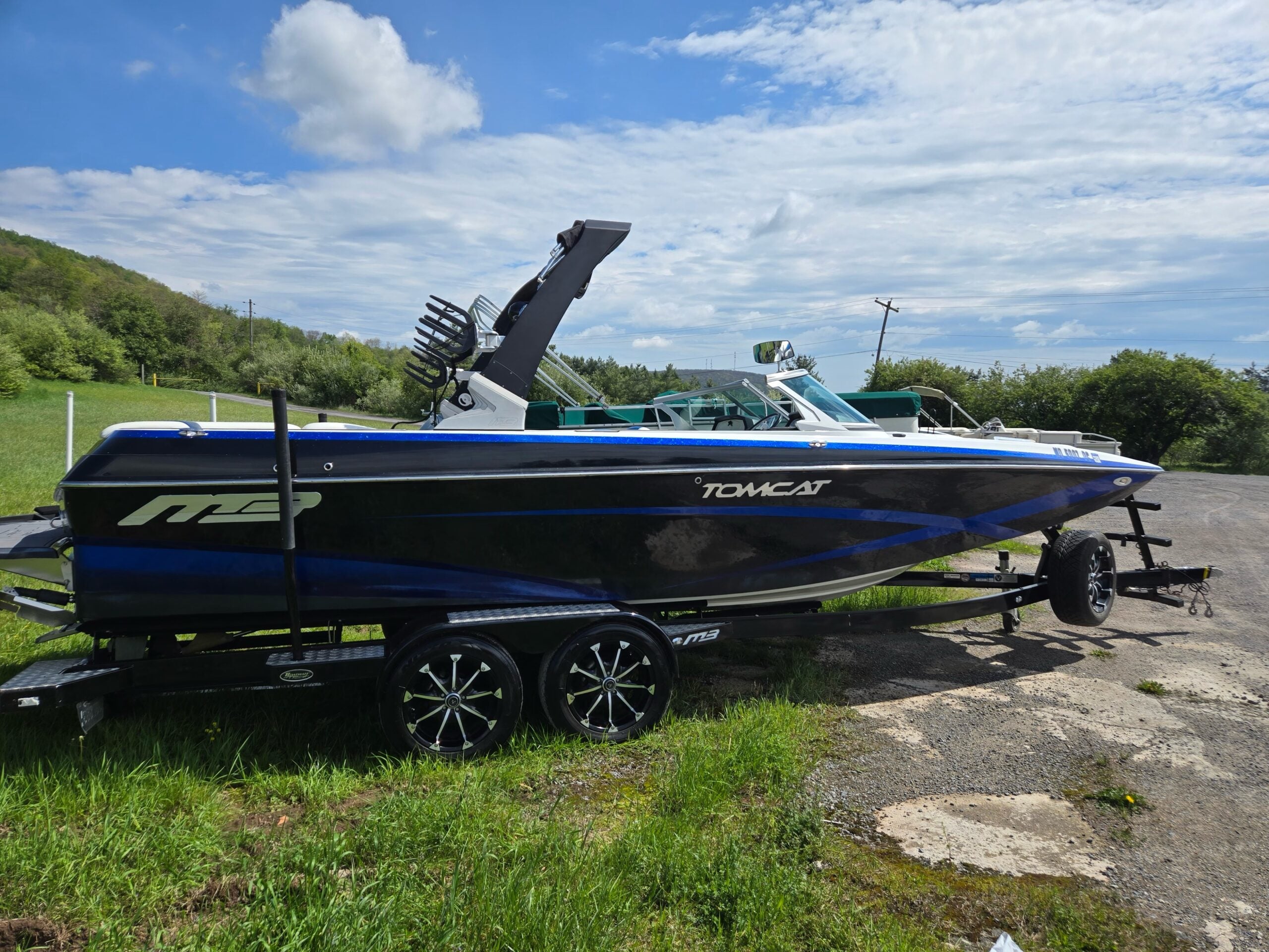 F24 Tomcat Surf Boat