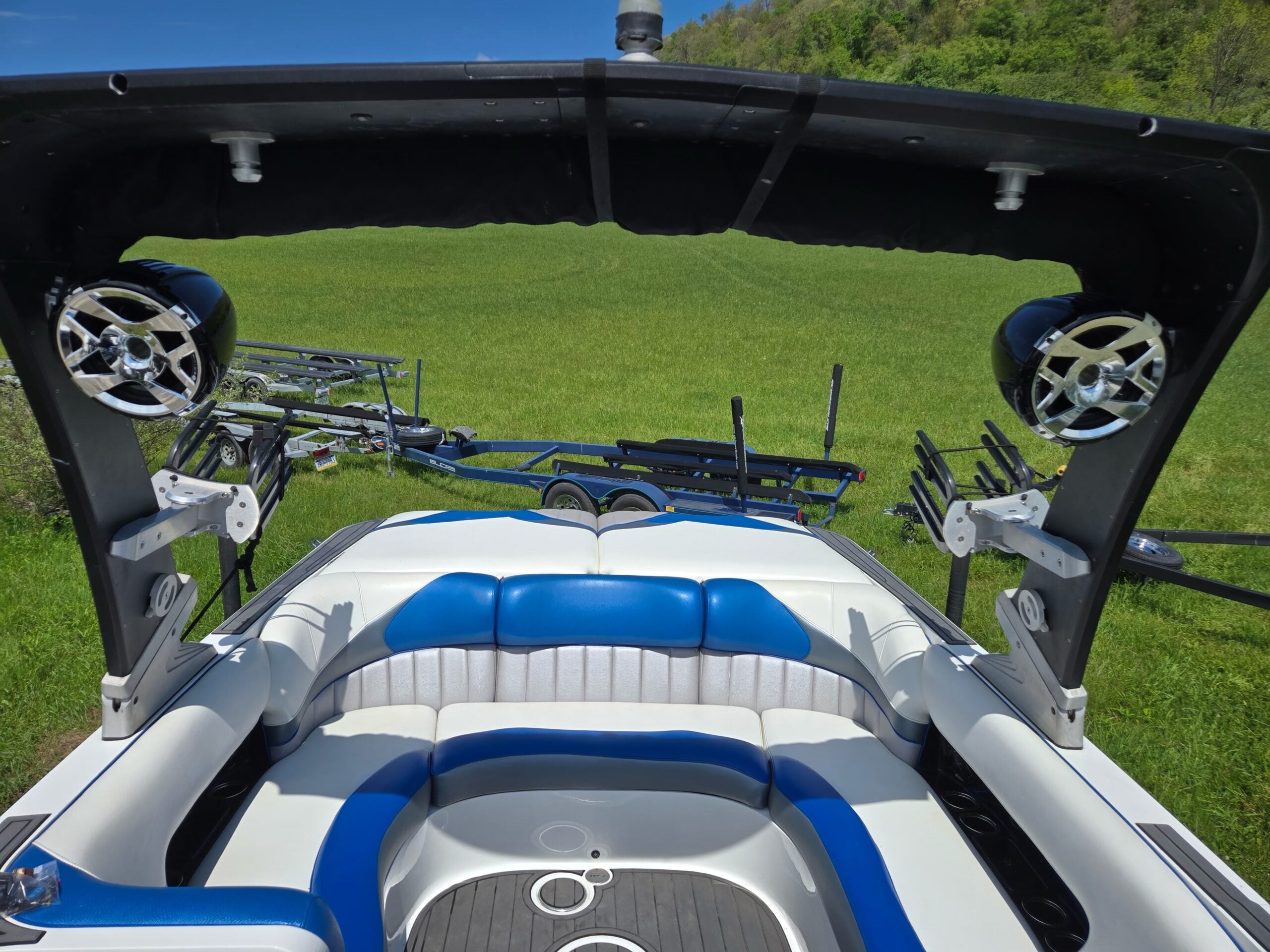 F24 Tomcat Surf Boat interior